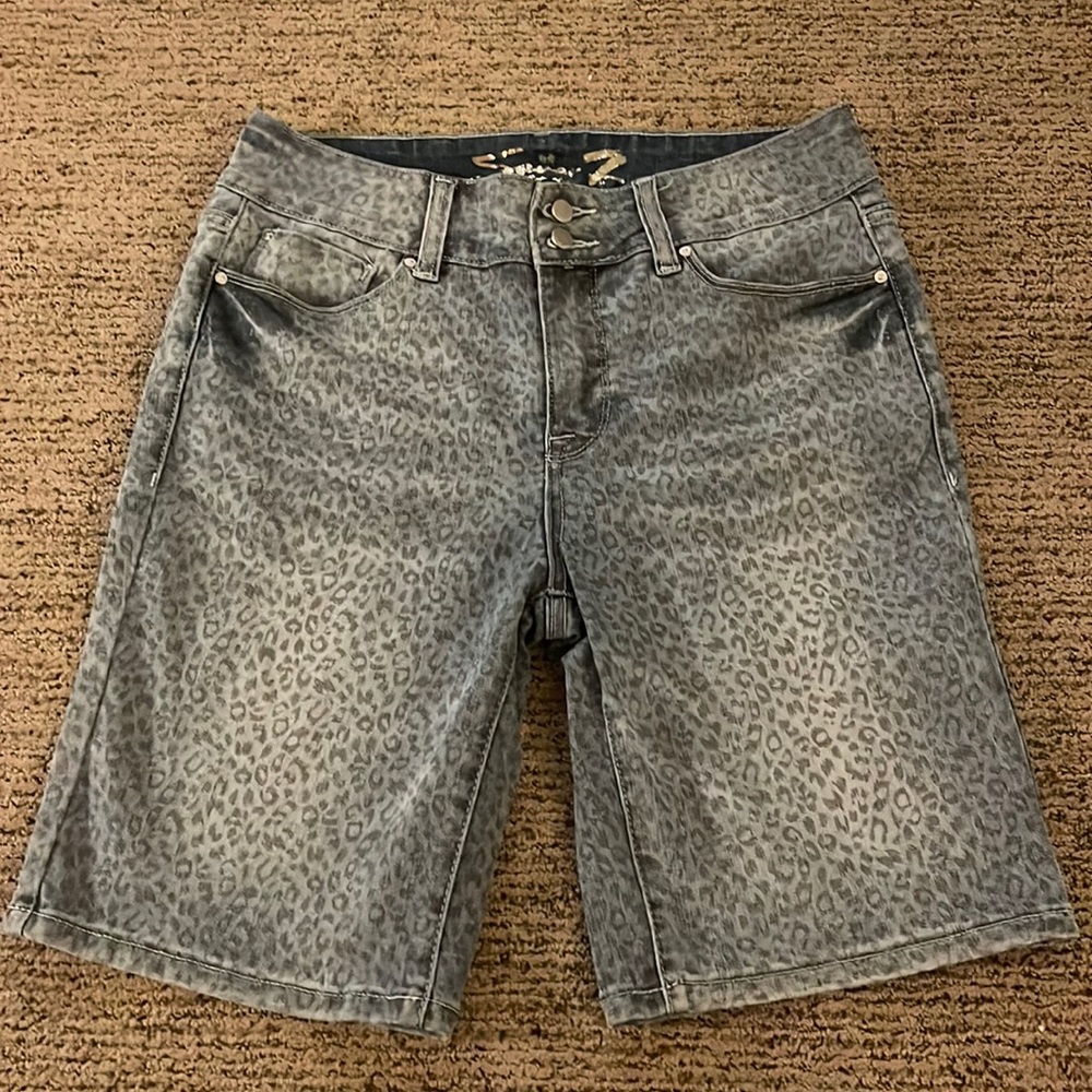 Seven7 women’s jean shorts size 8